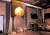 나발니의 동료들이 공개한 저택의 실제 내부 사진. ‘봉춤’을 출 수 있는 한 방의 중앙에는 쇠막대가 설치돼 있다. 나발니 유튜브·러시아 반부패재단
