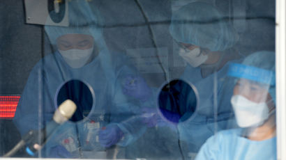 정부세종청사 복지부 공무원과 가족 등 19명 집단감염