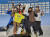 한국 스노보드 간판 이상호(왼쪽 네 번째)가 9일 스위스 스쿠올에서 열린 국제스키연맹(FIS) 스노보드 월드컵 남자 평행대회전에서 동메달을 목에 걸었다. 경기후 선수단과 기념촬영 모습. [사진 대한스키협회] 
