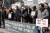 코로나19백신피해자가족협의회가 1월 13일 “정부는 코로나19 백신 피해자 및 유족에게 사과하고 특별법을 제정하라”고 요구하는 기자회견을 열고 있다. / 사진:연합뉴스