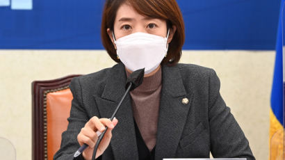 고민정 "반려동물들, 李지지"…野 "강아지 언어 잘 아나보다"