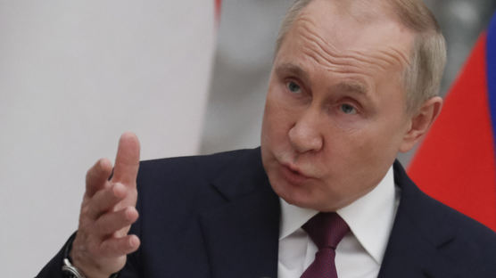 한달 반 만에 입 연 푸틴 "우크라, 크림 탈환 시도 땐 전쟁"