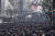 모라 경관의 장례식에 참석한 뉴욕 경찰이 성 패트릭 대성당 앞 대로를 가득 메우고 있다. AFP=연합뉴스. 