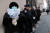 장례식에 참석한 한 시민이 "모라는 당신을 지키다 숨졌다"고 쓴 피켓을 들고 있다. AFP=연합뉴스