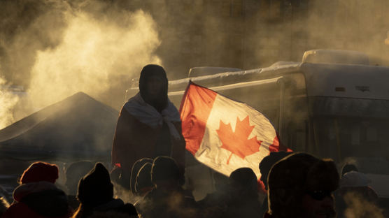 캐나다 수도 오타와 트럭 시위… “통제불능” 비상사태 선포