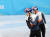 8일 오후 중국 베이징 수도체육관에서 진행된 쇼트트랙 대표팀 훈련에서 박장혁(왼쪽)과 곽윤기가 빙판을 살펴보고 있다. 김경록 기자 