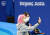 곽윤기(왼쪽)와 김아랑이 지난 2일 중국 베이징 캐피털 실내경기장에서 실시된 2022 베이징동계올림픽 쇼트트랙 대표팀 공식 훈련을 마친 뒤 경기장에서 기념사진을 찍고 있다. 연합뉴스