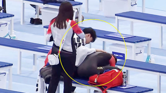 울고있는 中선수 다독였다…동메달 김민석의 빛나는 품격