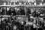 박정희 전 대통령의 장례행렬을 지켜보는 사람들. 서울 광화문. 1979년 11월 3일. [사진 김녕만]