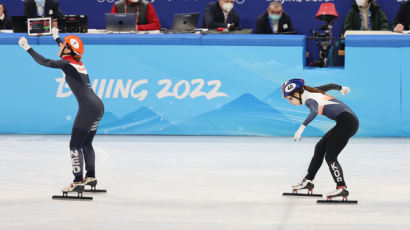 [속보] 한국, 쇼트트랙 여자 계주 3000m 은메달…5번째 메달