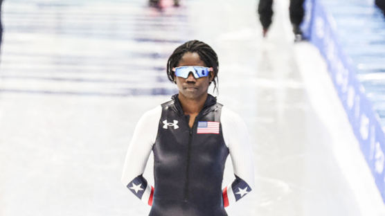 올림픽 티켓 양보받은 선수… 흑인여성 최초 금메달리스트 됐다