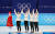 13일 오후 중국 베이징 수도실내체육관에서 열린 2022 베이징 겨울올림픽 쇼트트랙 여자 3000m 계주 결승 경기에서 은메달을 차지한 최민정(왼쪽부터), 김아랑, 이유빈, 서휘민이 시상대에 올라 두 팔을 번쩍 들고 있다. [뉴스1]