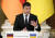 우크라이나의 볼로디미르 젤렌스키 대통령이 14일(현지시간) 기자회견을 하고 있다. [AP=연합뉴스]