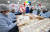 제20대 대선 공식 선거 운동 돌입을 하루 앞둔 14일 오전 세종시 전의면에 있는 한 마스크 제조공장에서 세종시 선관위 관계자들이 마스크 파우치에 선거일 및 슬로건 등 게재된 '아름다운 마스크' 출시 행사를 하고 있다. 연합뉴스