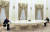 블라디미르 푸틴 러시아 대통령(왼쪽)이 2월 15일 모스크바를 찾아온 올라프 숄츠 독일 총리와 회담하고 있다. AP=연합뉴스Russian President Vladimir Putin, left, and German Chancellor Olaf Scholz during their talks in the Kremlin in Moscow, Russia, Tuesday, Feb. 15, 2022. (Mikhail Klimentyev, Sputnik, Kremlin Pool Photo via AP)