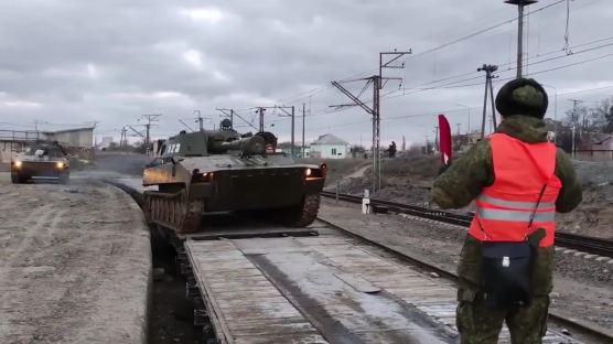 러시아군 철수 동영상 또 공개…“크림반도서 원주둔지 복귀”[영상]