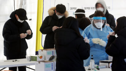 “코로나 확진자 정부예측 웃돌 것…3월 중순 34만명 감염”