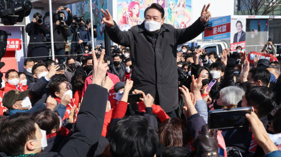尹 “민주당 점조직 전체주의”, “운동권 자녀 끼리끼리 이권” 고강도 비판