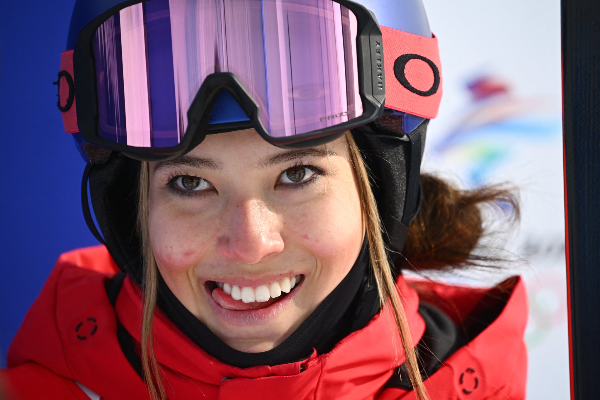 알파인 스키 여자 하프파이프 예선을 1위로 통과한 뒤 활짝 웃는 에일린 구. [로이터=연합뉴스]