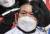 15일 오후 서울 광화문 열린마당에서 열린 ‘코로나 피해 실질 보상 촉구 및 정부 규탄대회’에서 자영업자들이 삭발식을 하고 있다. 연합뉴스