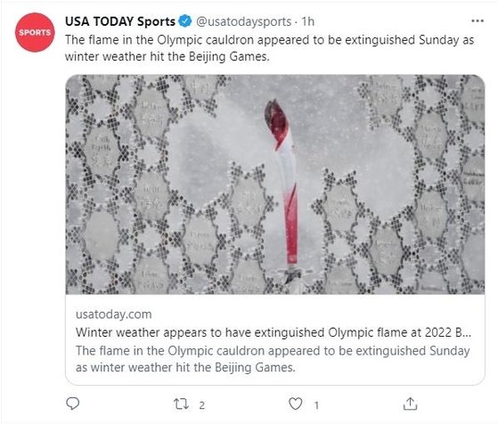 미국 매체 USA투데이가 13일 불꽃이 꺼진 것으로 보이는 베이징올림픽 성화대 사진을 공개했다. [사진 USA투데이 SNS]