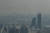 한국이 겪는 미세먼지의 32%는 중국에서 온다. 지난해 1월 16일 서울 여의도 63빌딩 전망대에서 바라본 서울 도심의 모습. 중국발 미세먼지 탓에 도심이 뿌옇게 보인다. [뉴스1]