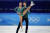 스페인의 피겨스케이팅 선수 라우라 바르케로가 마르고 산드론과 함께 2022 베이징 동계 올림픽 피겨스케이팅 페어 종목에 출전해 11위를 기록했다. AP=연합뉴스
