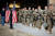 지난 14일(현지시간) 미국 노스캐롤라이나주 포트브래그의 군 비행장에서 군장을 멘 군인들이 동유럽행 비행기에 오르고 있다. [로이터=연합뉴스]
