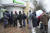 24일 키예프 도심 은행 앞, 현금을 인출하게 위해 시민들이 줄을 서 있다. [AP=연합뉴스]