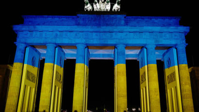 베를린‧파리 물들인 '우크라 국기' 조명…전세계 "러 공격 규탄"
