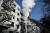 24일(현지시간)러시아 군의 공격으로 우크라이나 동부 추기프의 한 아파트 건물에서 연기가 치솟고 있다,[AFP=연합뉴스]