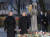 우크라이나 키예프의 홀로도모르 추모비 앞에선 젤렌스키 대통령 부부. 연합뉴스