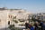 최후의 만찬을 나눈 예수는 제자들과 함께 예루살렘성 건너편에 있는 올리브 산으로 갔다. 사진에서 저 멀리 보이는 언덕이 올리브 산이다. [중앙포토]
