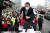 윤석열 국민의힘 대선 후보가 26일 서울 구로구 홈플러스 신도림점 앞에서 열린 유세에서 단상으로 오르고 있다. 뉴스1