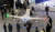 '2022 드론쇼 코리아'가 개막한 24일 부산 벡스코 전시장 내 LIG넥스원 부스를 찾은 관람객들이 수소연료전지를 동력원으로 하는 고중량(200㎏) 화물운송용 드론(KCD-200)을 둘러보고 있다. 송봉근 기자