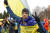  우크라이나 키예프 출신인 바딤 드라간이 26일(현지시간) 미국 시애틀에서 전쟁 반대 집회에 참석하고 있다.[AFP=연합뉴스]