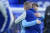 경기 전 워밍업 때 진첸코(왼쪽)는 같은 우크라이나 출신 에버턴의 비탈리 미콜렌코에 달려가 포옹을 나눈 뒤 서로에게 몇 마디 위로를 건넸다. [AP=연합뉴스]