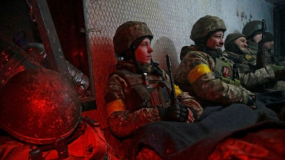 13만명 자원입대, 우크라 결사항전…러시아군 예상 밖 고전