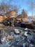 우크라이나 수도 키예프 인근 도시 부차의 도로에 파괴된 장갑차들이 버려져 있다. 로이터=연합뉴스
