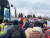 러시아의 우크라이나 침공을 피해 폴란드로 넘어온 우크라이나 피난민들. 이들은 28일(현지시간) 버스를 통해 폴란드 코르초바 국경 인근 임시 난민수용소 ‘베에드롱카’에 도착했다. 김현기 특파원