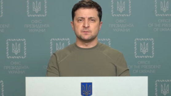 [속보] 젤렌스키 우크라이나 대통령 "EU 가입 신청서에 서명"