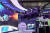 4D로 UAM(도심항공모빌리티)을 체험하고 있는 임혜숙 과기정통부 장관(왼쪽 두번째)과 유영상 SKT 대표(왼쪽 세번째). [사진 MWC22 공동취재단]     