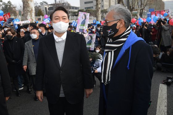 조국 수호' 그곳서 친문과 함께한 尹 