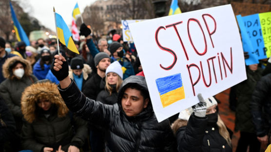 러시아 정부, "전쟁 반대" 외친 러시아 시위대 1700여 명 체포 /25일
