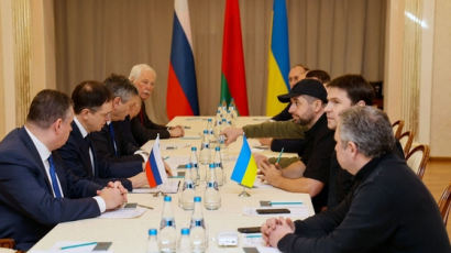 [속보] 우크라 대통령 보좌관 “러시아와 2차 회담 오늘 밤에”