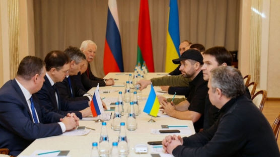 [속보] 우크라 대통령 보좌관 “러시아와 2차 회담 오늘 밤에”