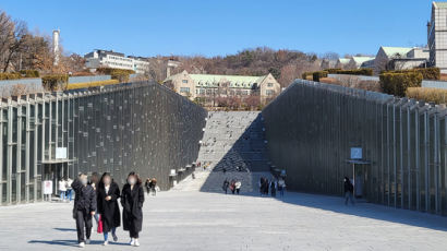 “설레서 심장 떨어질 것 같아”…2년 만에 온 캠퍼스의 봄,설렘과 혼란 교차