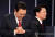 2일 서울 여의도 KBS에서 열린 방송토론회에서 윤석열 국민의힘 후보(왼쪽)가 안철수 국민의당 후보 앞을 지나가고 있다. 연합뉴스