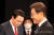 2일 서울 여의도 KBS에서 열린 방송토론회에서 이재명 민주당 후보(오른쪽)가 윤석열 국민의힘 후보 앞을 지나가고 있다. 연합뉴스