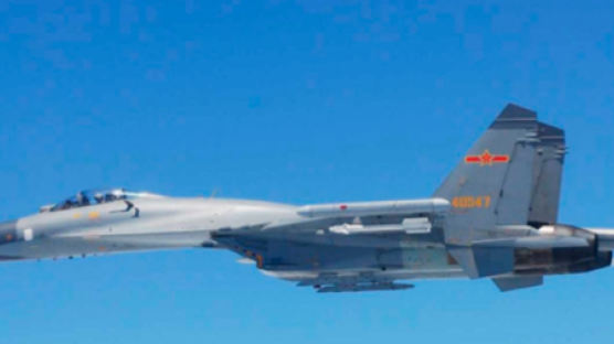 러시아, 아시아까지 도발하나…헬기·전투기 日 영공 떴다
